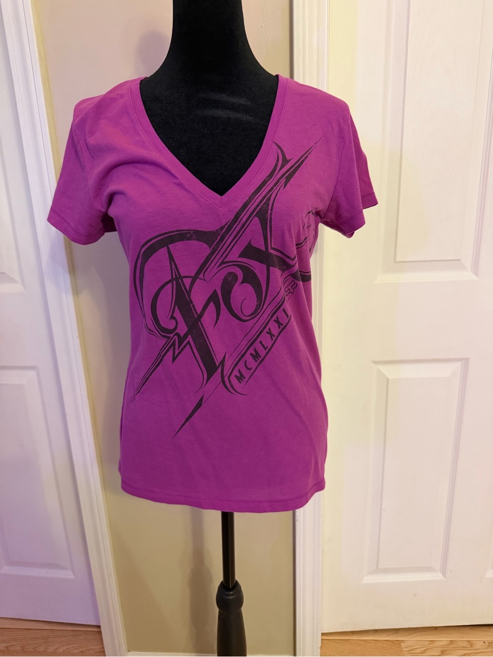 Fox Racing Women’s Small Purple V-Neck Graphic T-Shirt Y2K MCMLXXIV Motocross